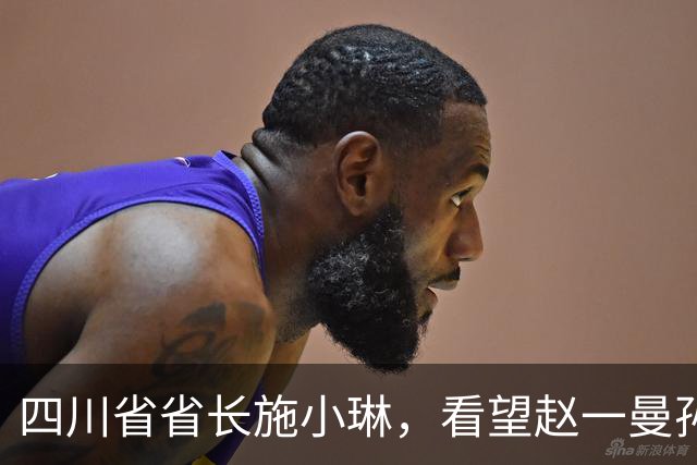 四川省省长施小琳，看望赵一曼孙女